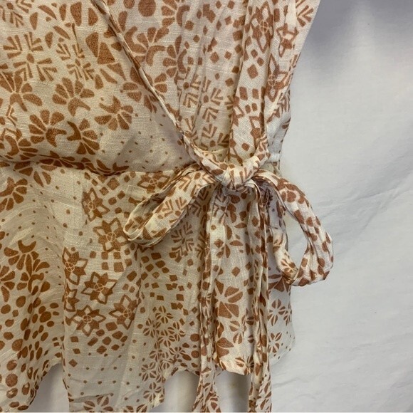 Mine Ivory and Tan Print Wrap Front Puffed Short Sleeve Peplum Gauze Top Size L - Picture 8 of 11